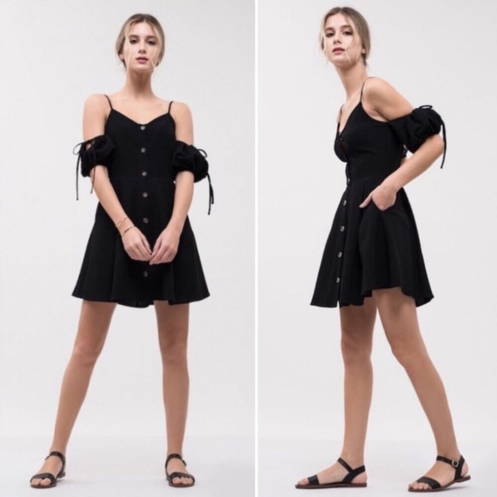 NWT J.O.A. Black puff sleeve button dress